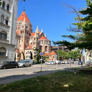 https://szeged-dm-sellhz-apartman.szeged-hotels.com